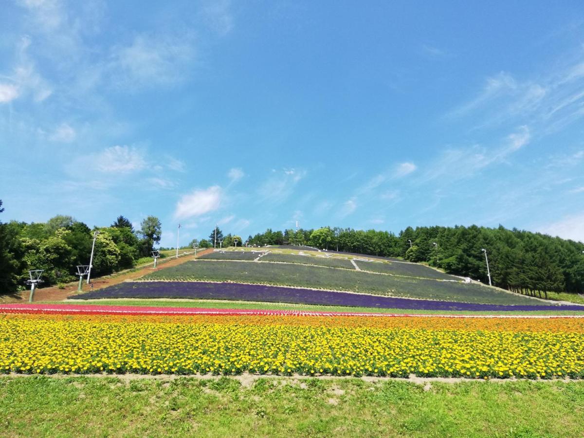 Hotel Hanafuji Inn Nakafurano Dış mekan fotoğraf