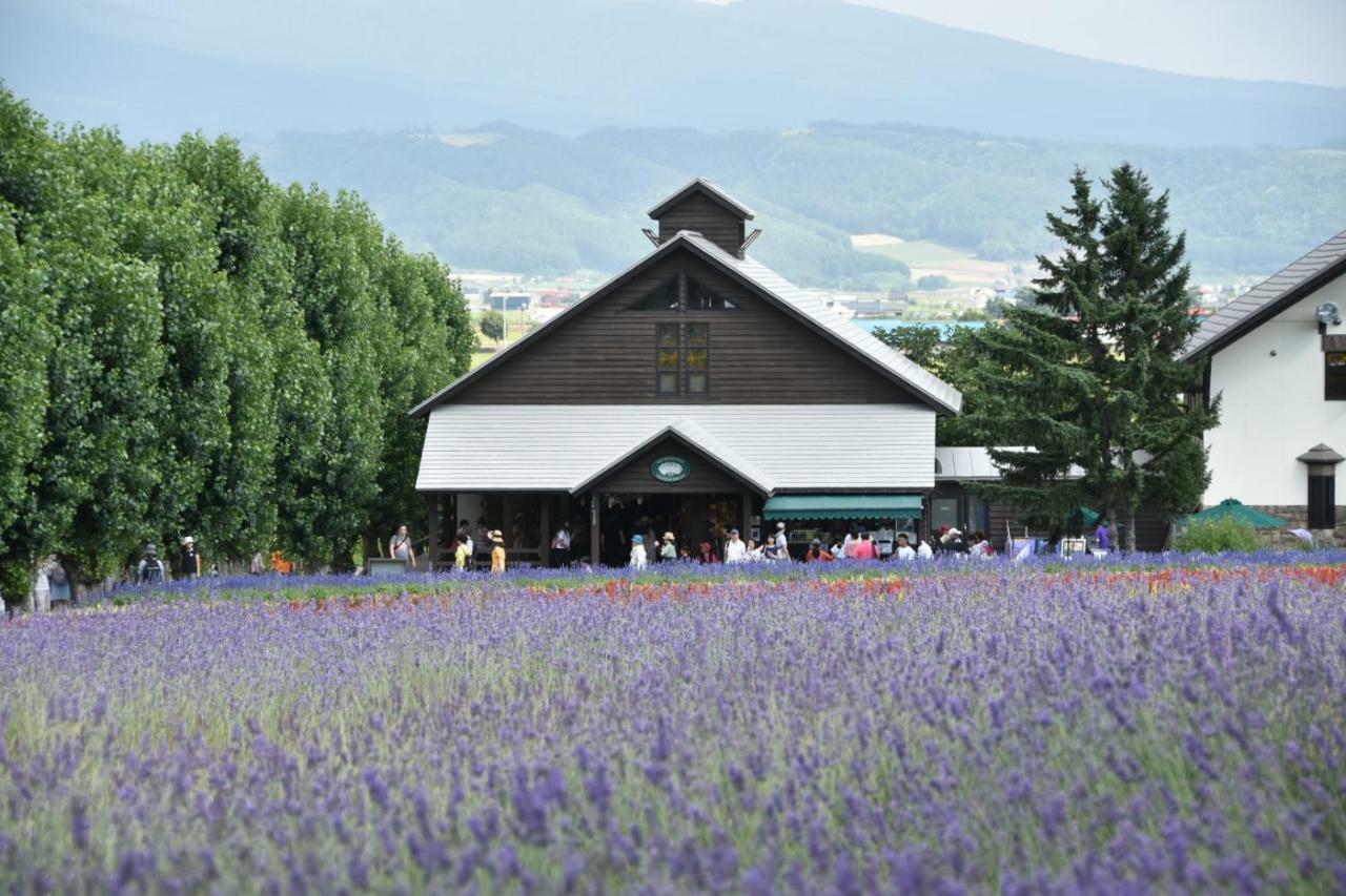 Hotel Hanafuji Inn Nakafurano Dış mekan fotoğraf